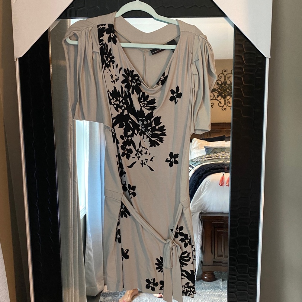 Cute tie dress.